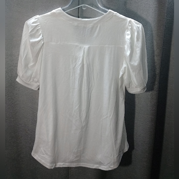 New White V-neck Top - Picture 5 of 7